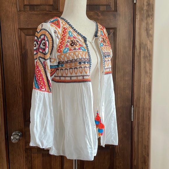 NEW Tolani SUNDANCE KIMONO Embroidered Festival Tassel Jacket Top Bell Sleeves - Picture 4 of 9